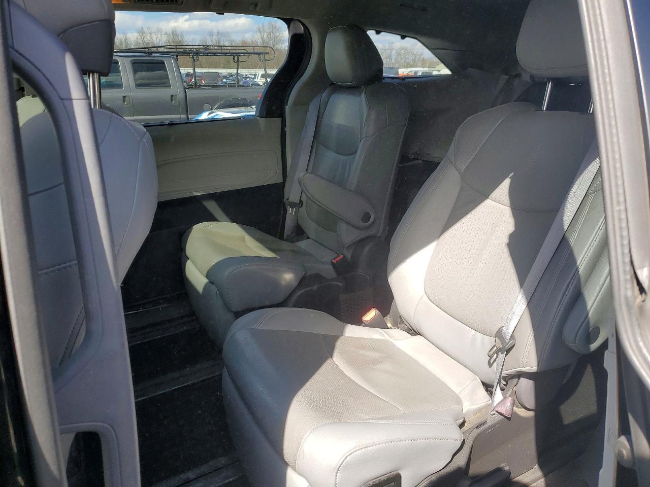 TOYOTA SIENNA 2022 — 12
