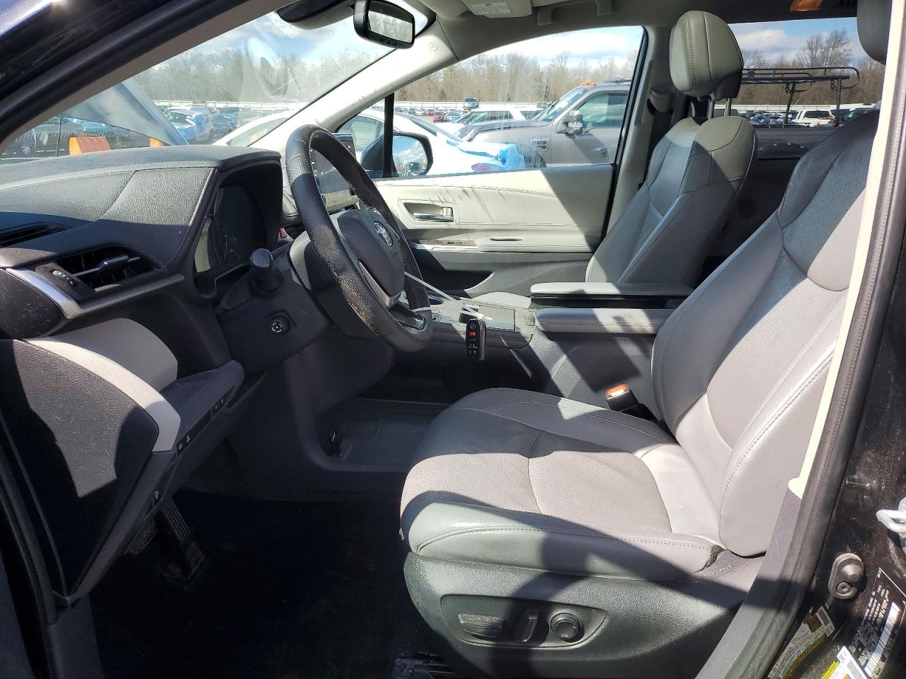 TOYOTA SIENNA 2022 — 8