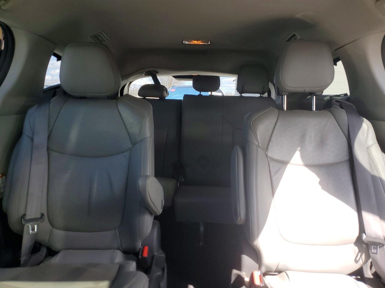 TOYOTA SIENNA 2022 — 11