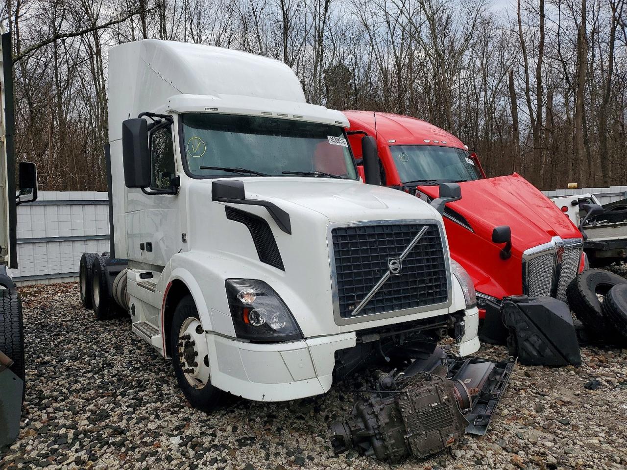 VOLVO VN 2015 — 2