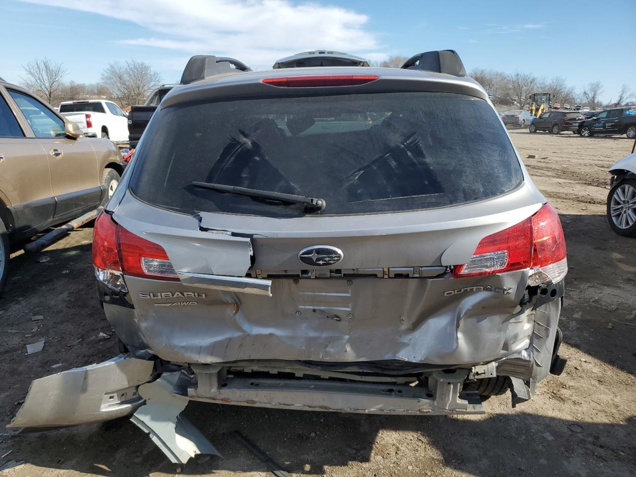 SUBARU OUTBACK 2011 — 7