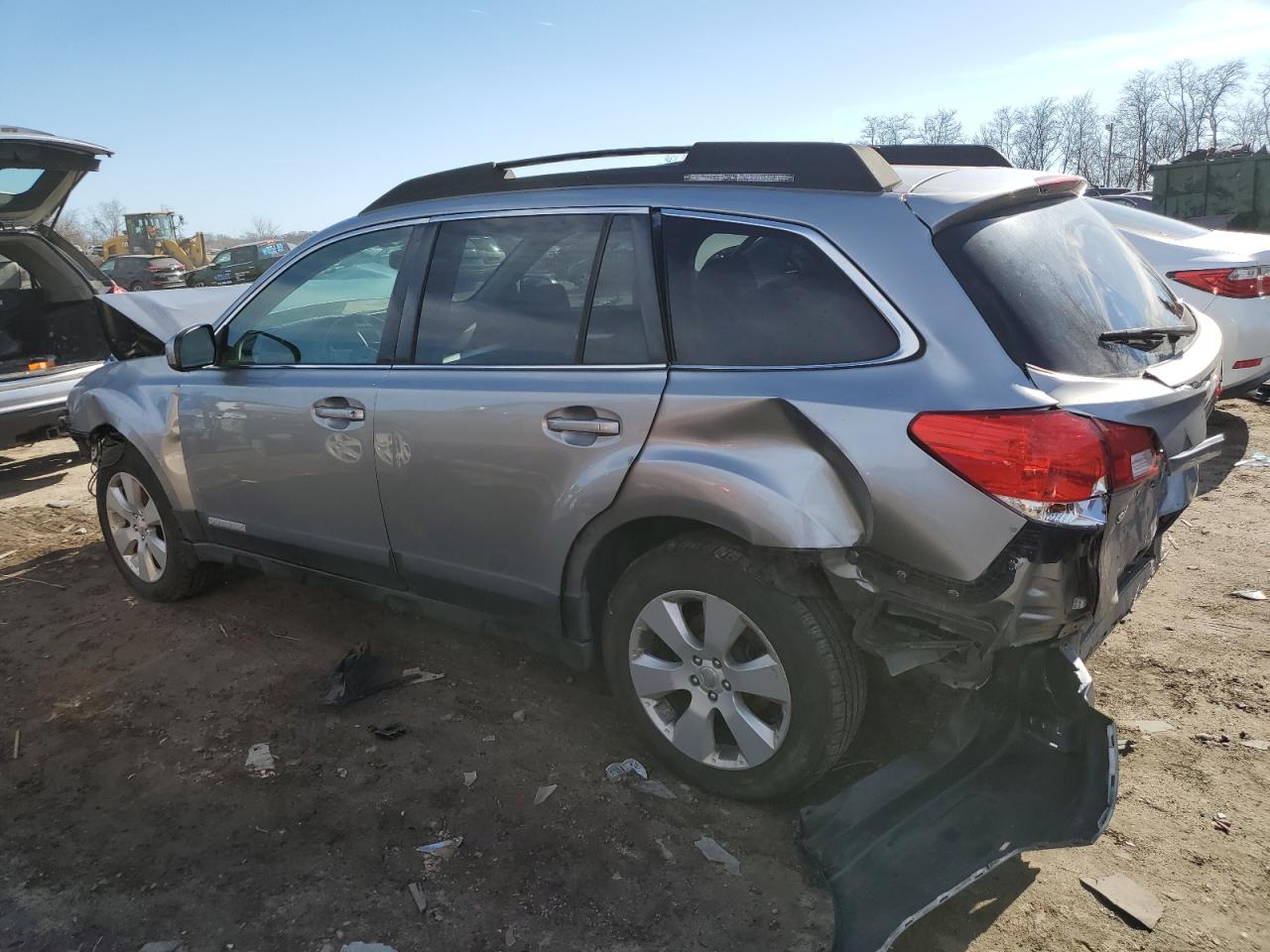 SUBARU OUTBACK 2011 — 3