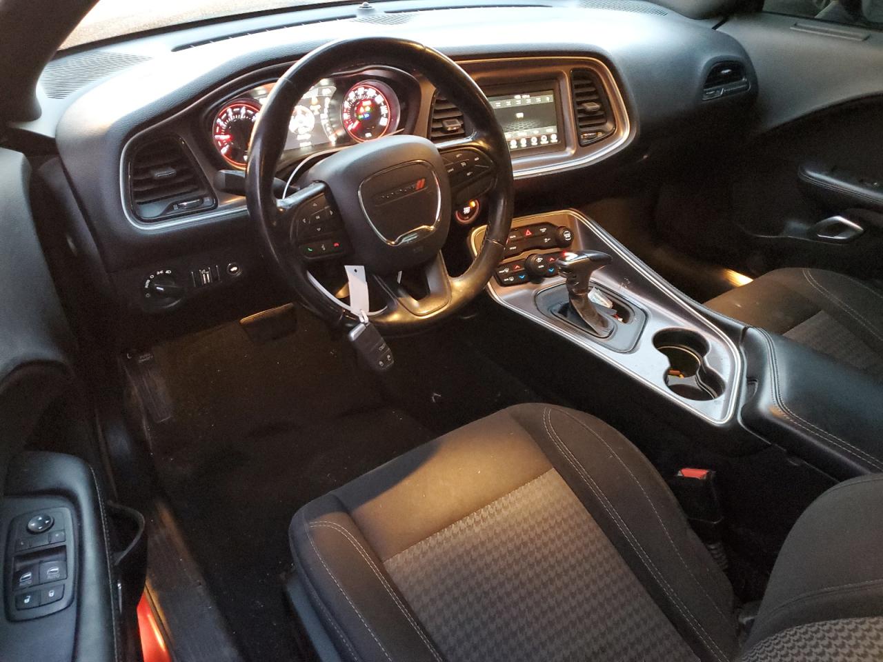 DODGE CHALLENGER 2020 — 9