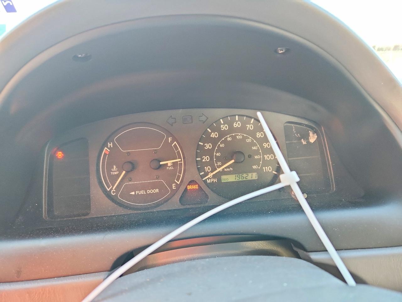 TOYOTA COROLLA 2000 — 10