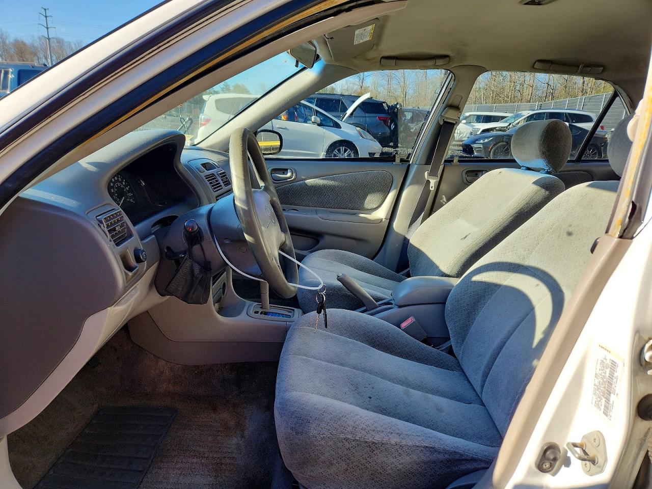 TOYOTA COROLLA 2000 — 8