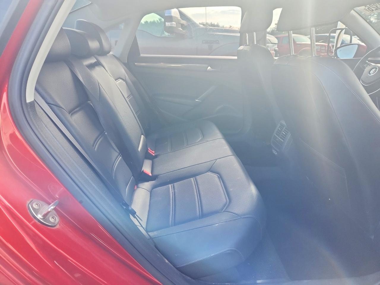 VOLKSWAGEN PASSAT 2020 — 11