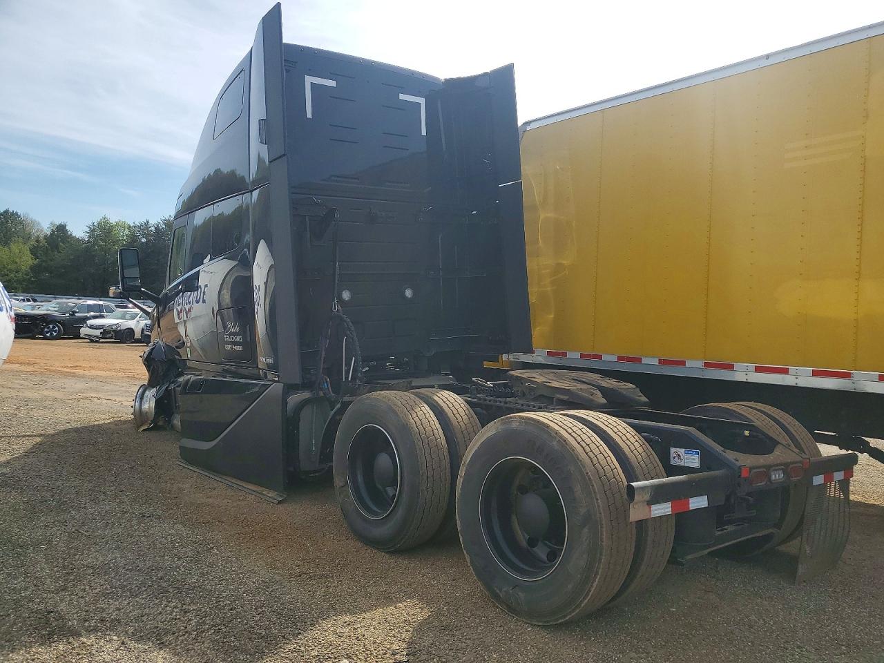 VOLVO VNL 2025 — 4