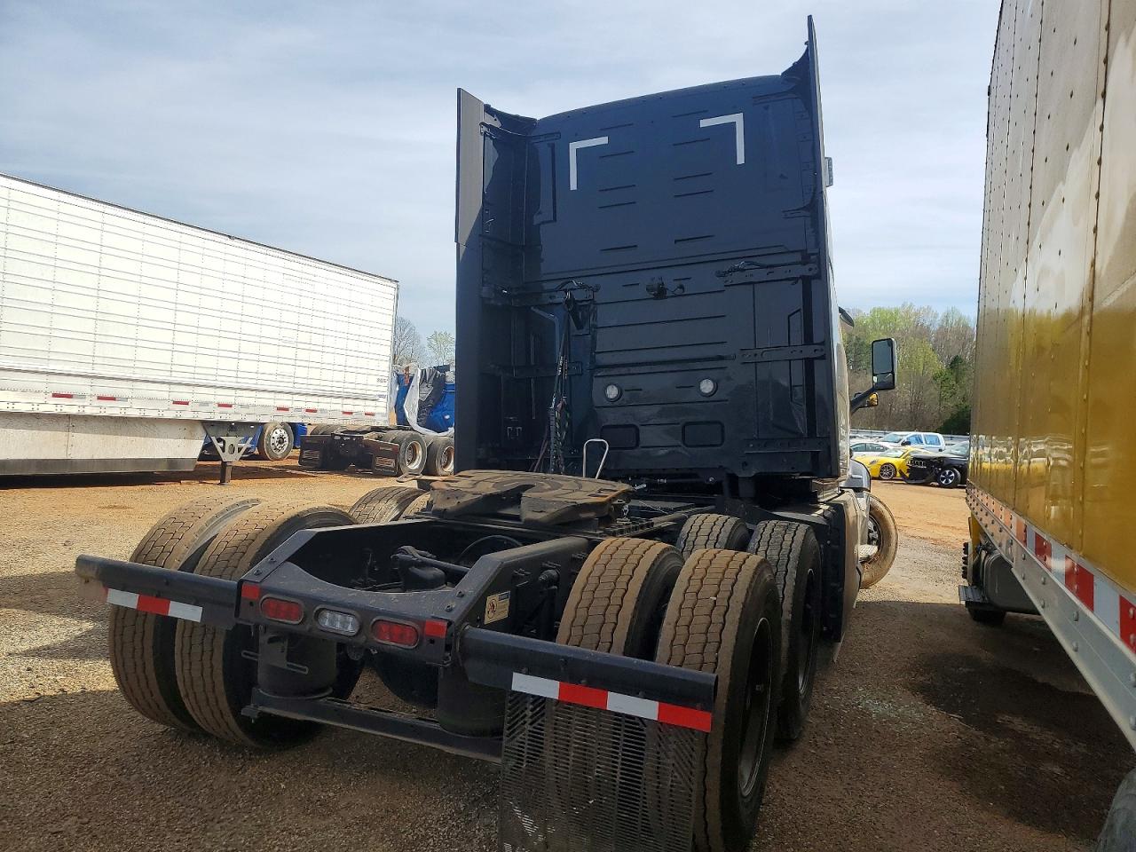 VOLVO VNL 2025 — 5
