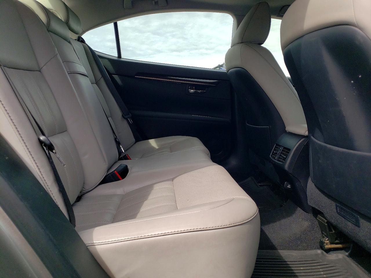 LEXUS ES 300H 2018 — 11