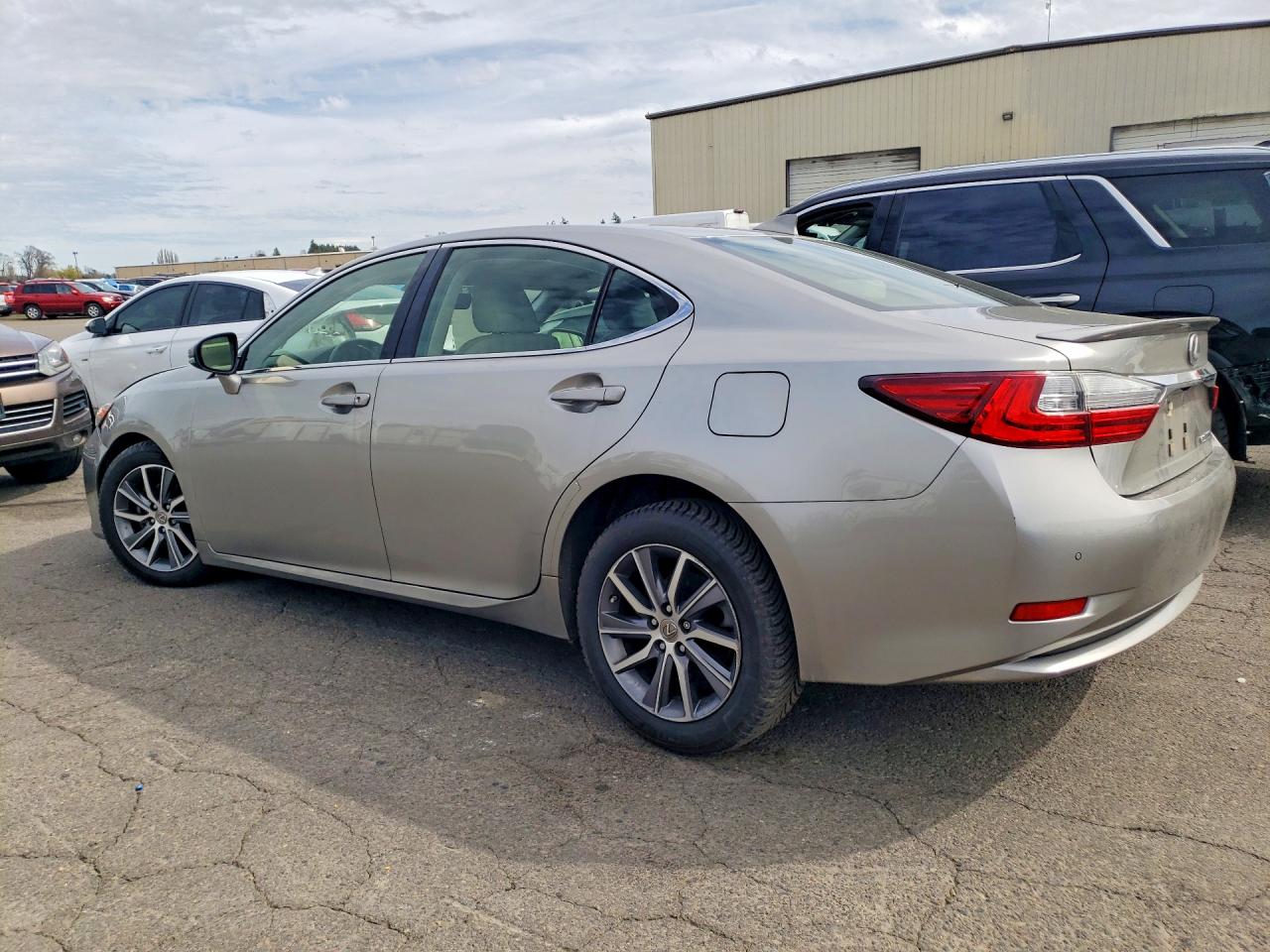 LEXUS ES 300H 2018 — 3