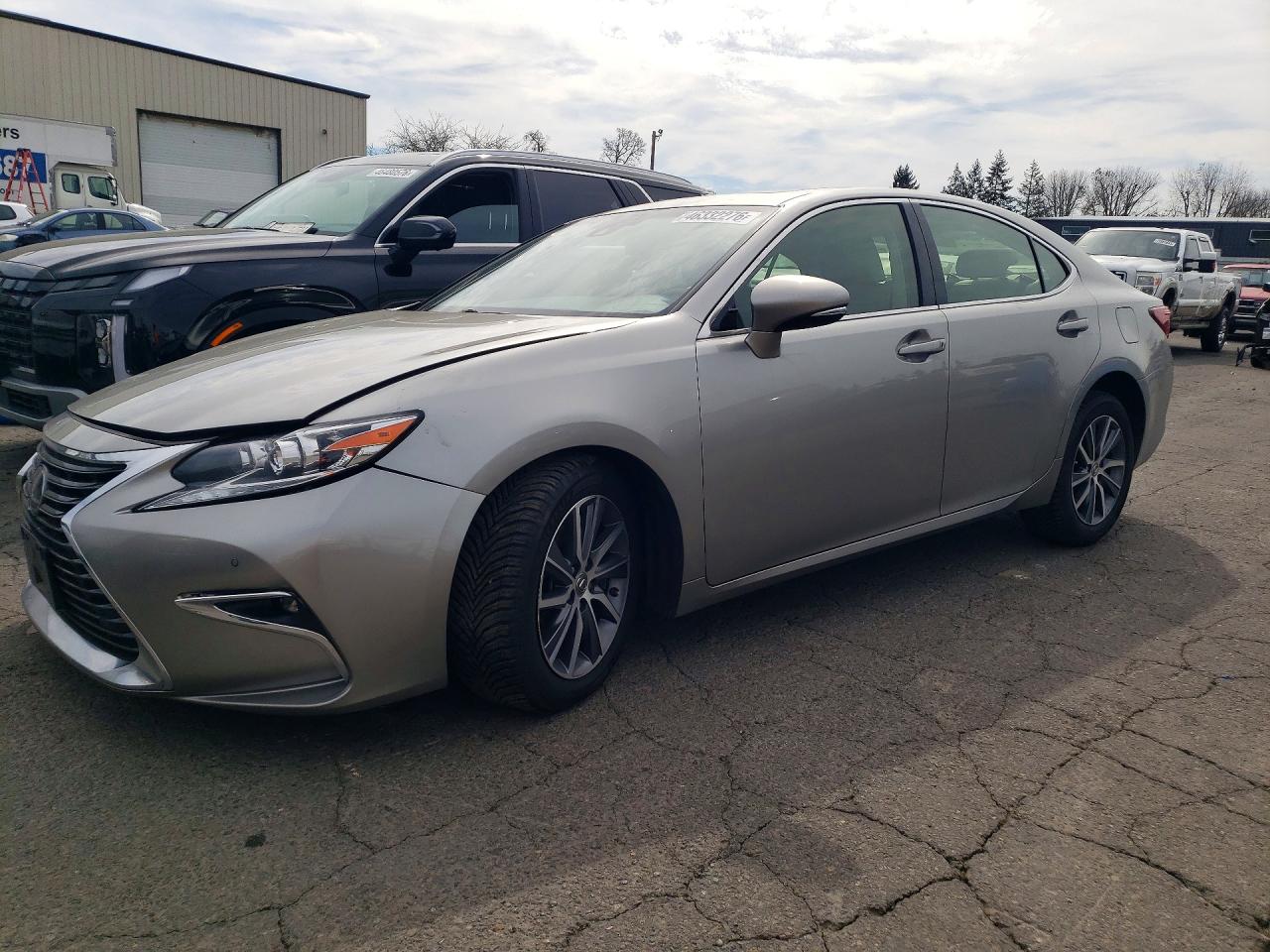 LEXUS ES 300H 2018 — 2