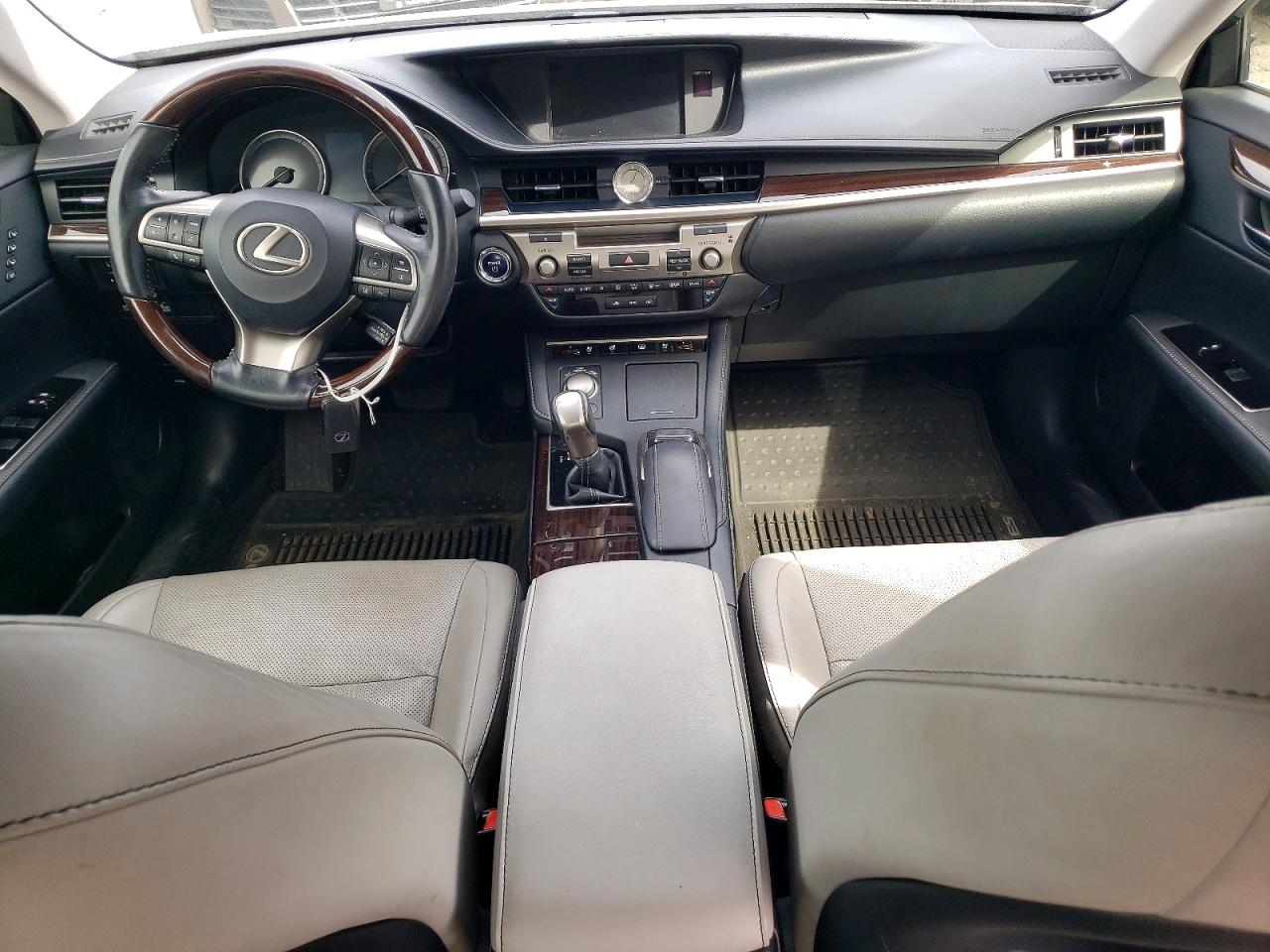 LEXUS ES 300H 2018 — 9