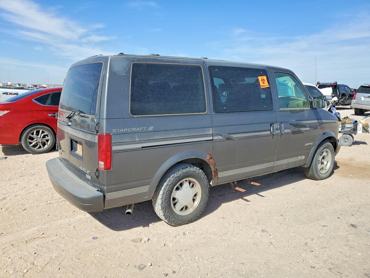 CHEVROLET ASTRO 2000 — 4