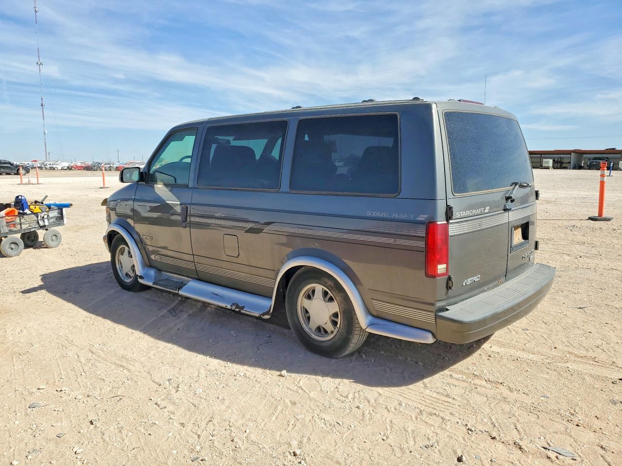 CHEVROLET ASTRO 2000 — 3