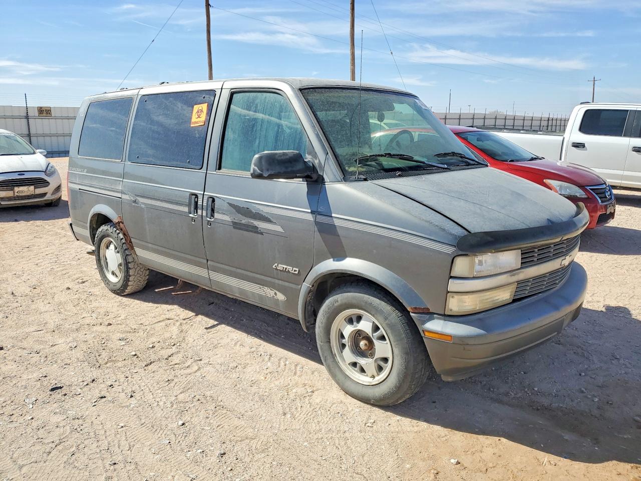CHEVROLET ASTRO 2000 — 5