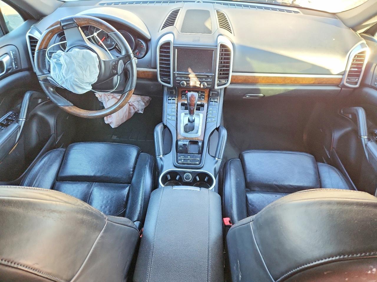 PORSCHE CAYENNE 2012 — 9