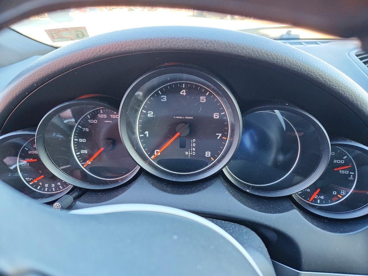 PORSCHE CAYENNE 2012 — 10