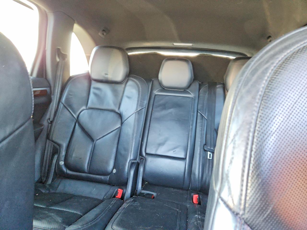 PORSCHE CAYENNE 2012 — 11