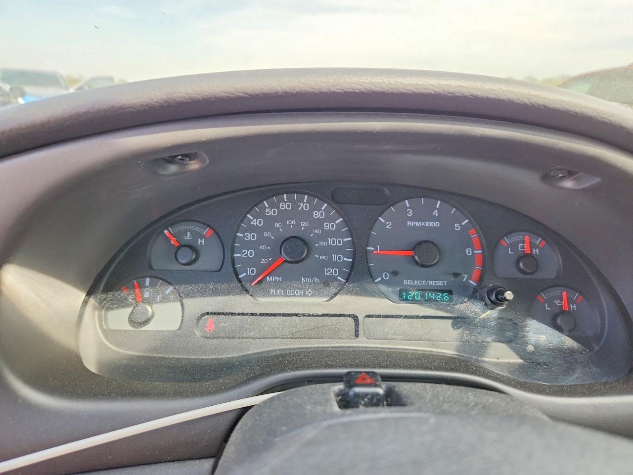 FORD MUSTANG 2000 — 10