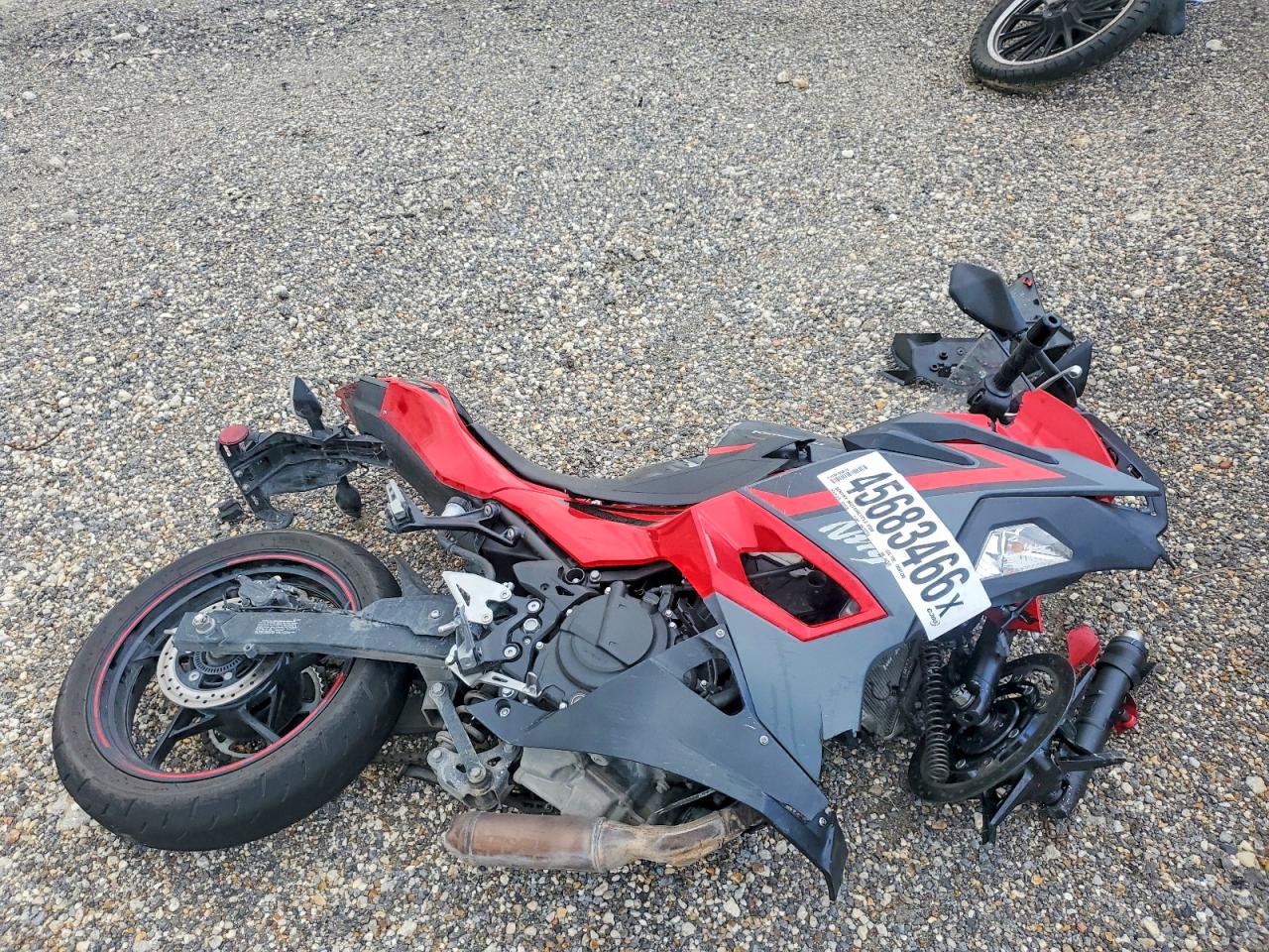 KAWASAKI EX500 2025 — 2