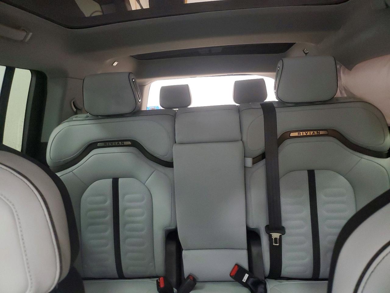 RIVIAN R1S 2025 — 11