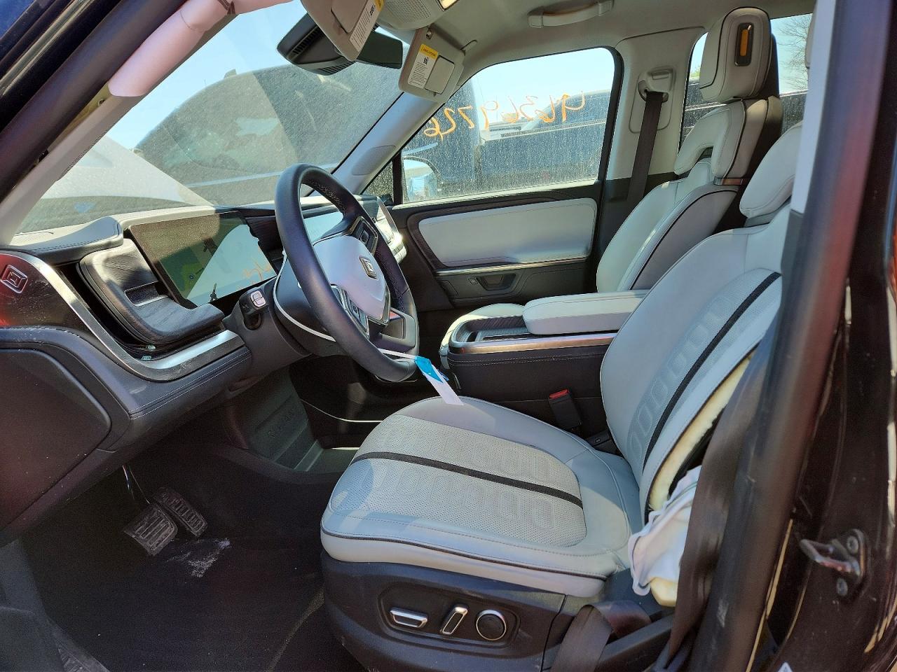 RIVIAN R1S 2025 — 8