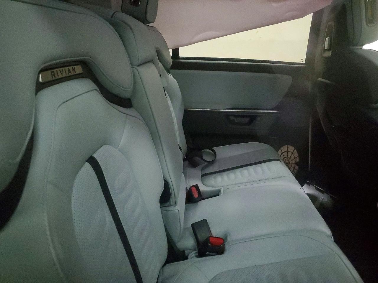 RIVIAN R1S 2025 — 12