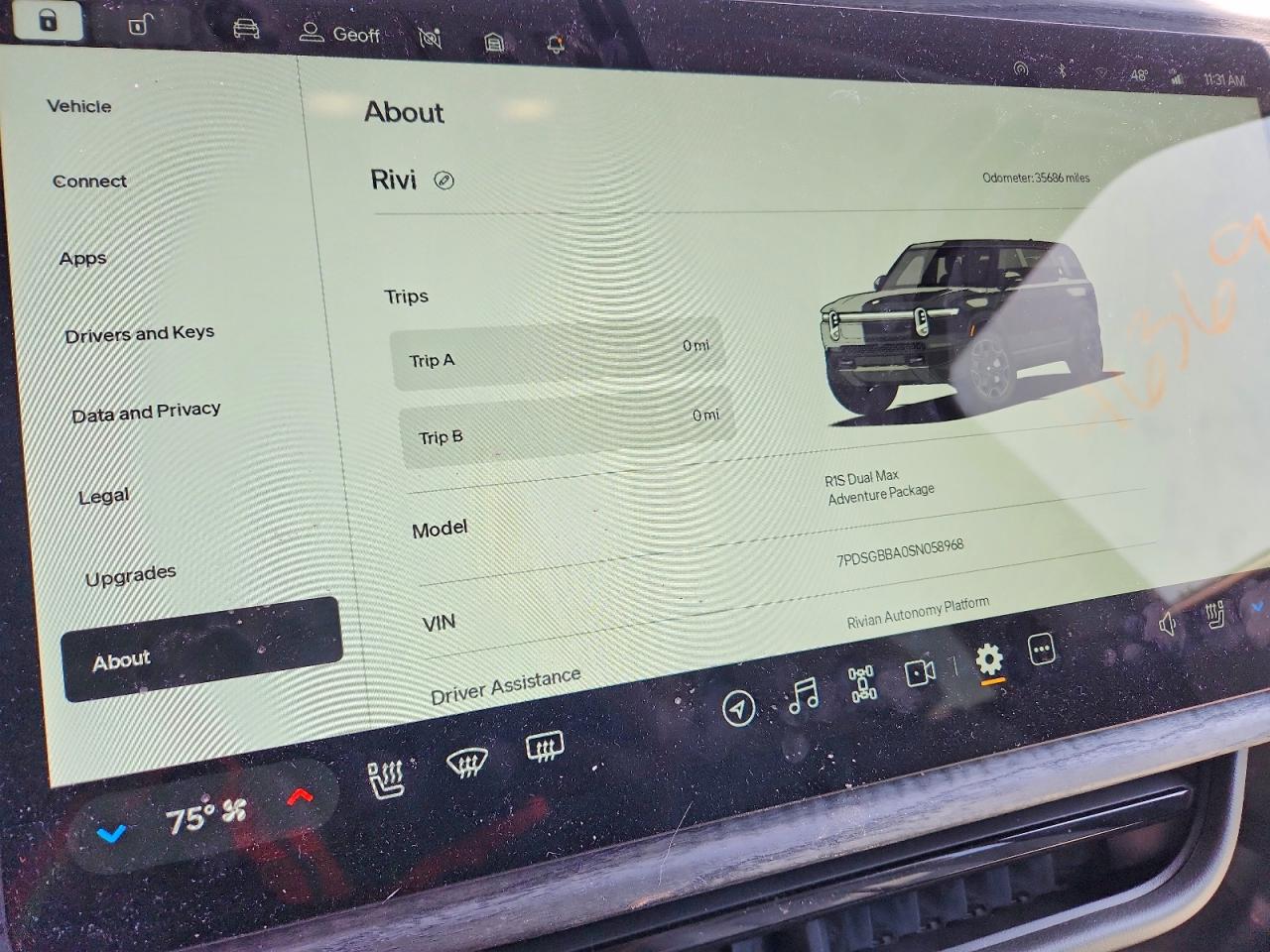 RIVIAN R1S 2025 — 10