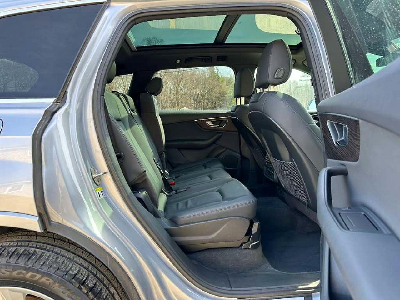 AUDI Q7 2021 — 7