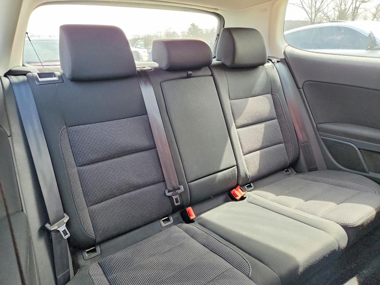 VOLKSWAGEN GOLF 2012 — 11