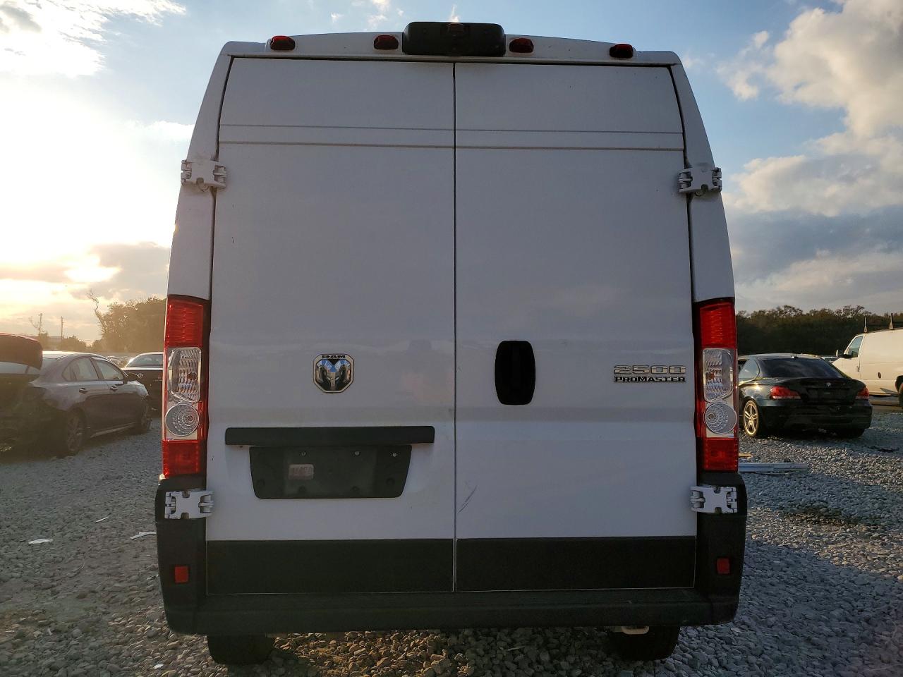 RAM PROMASTER 1500 2023 — 7