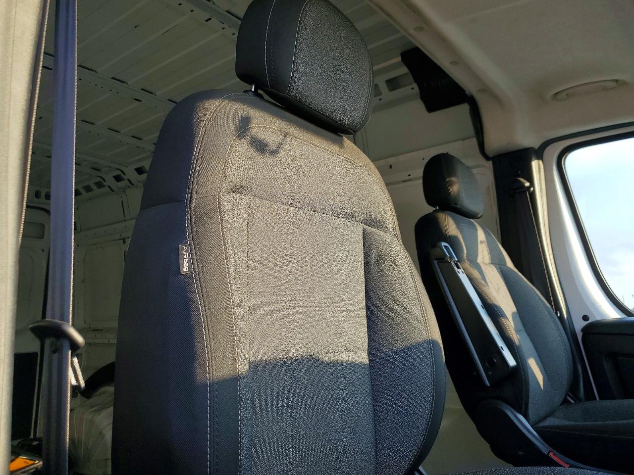 RAM PROMASTER 1500 2023 — 12