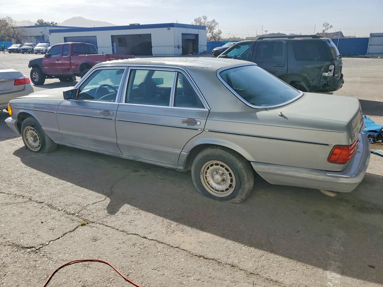 MERCEDES BENZ 380 1983 — 3