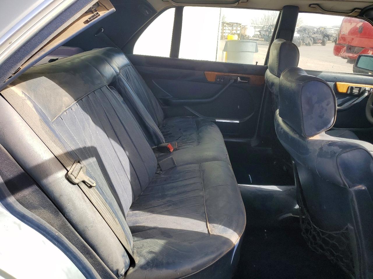 MERCEDES BENZ 380 1983 — 11