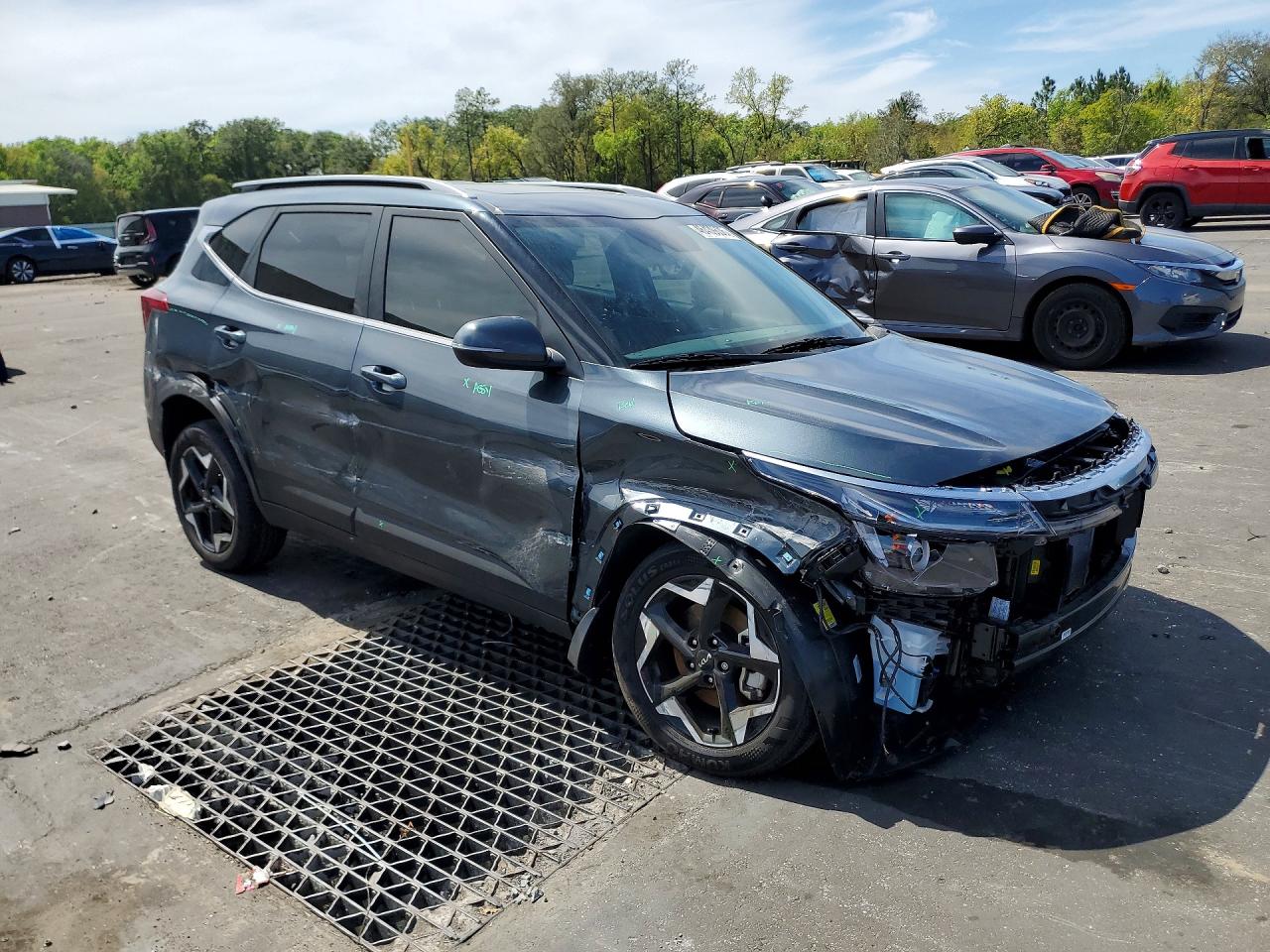2025 KIA SELTOS EX