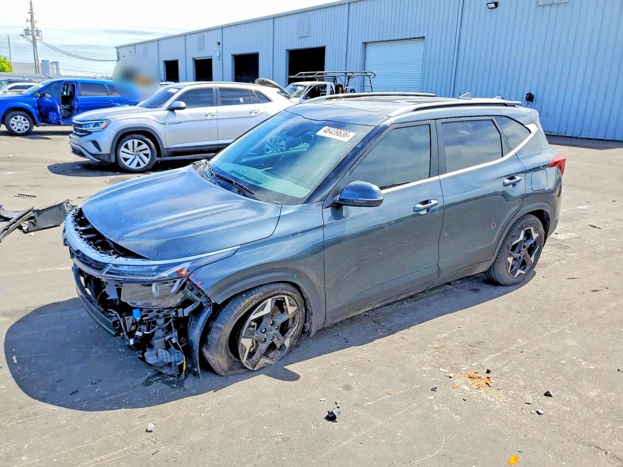 2025 KIA SELTOS EX