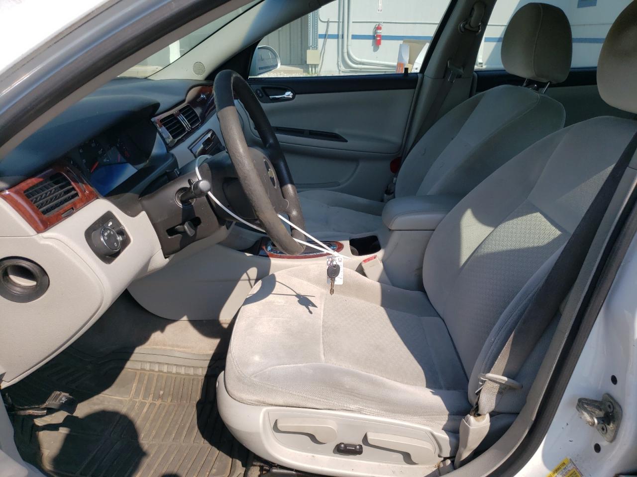 CHEVROLET IMPALA 2010 — 8