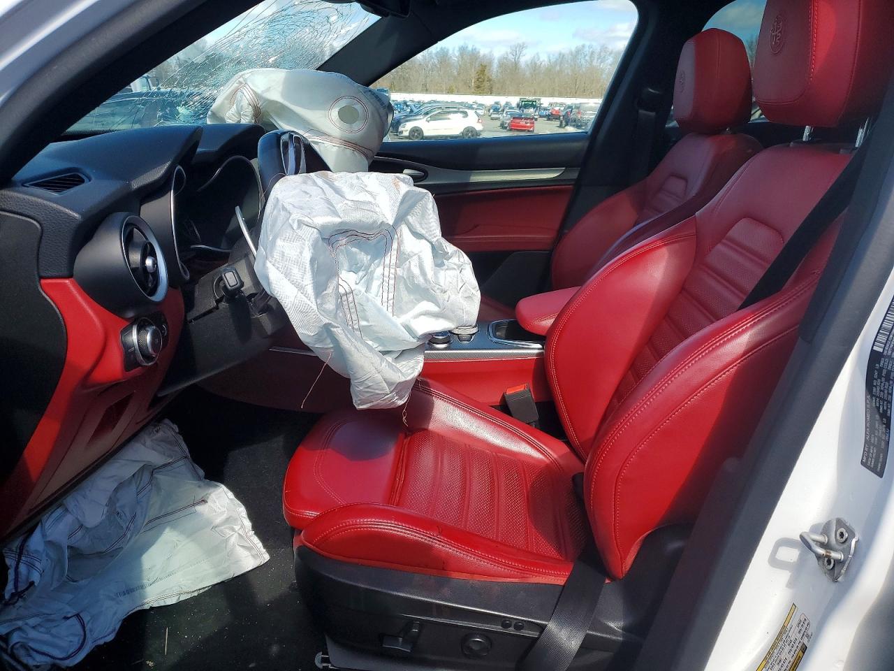 ALFA ROMEO STELVIO 2021 — 8