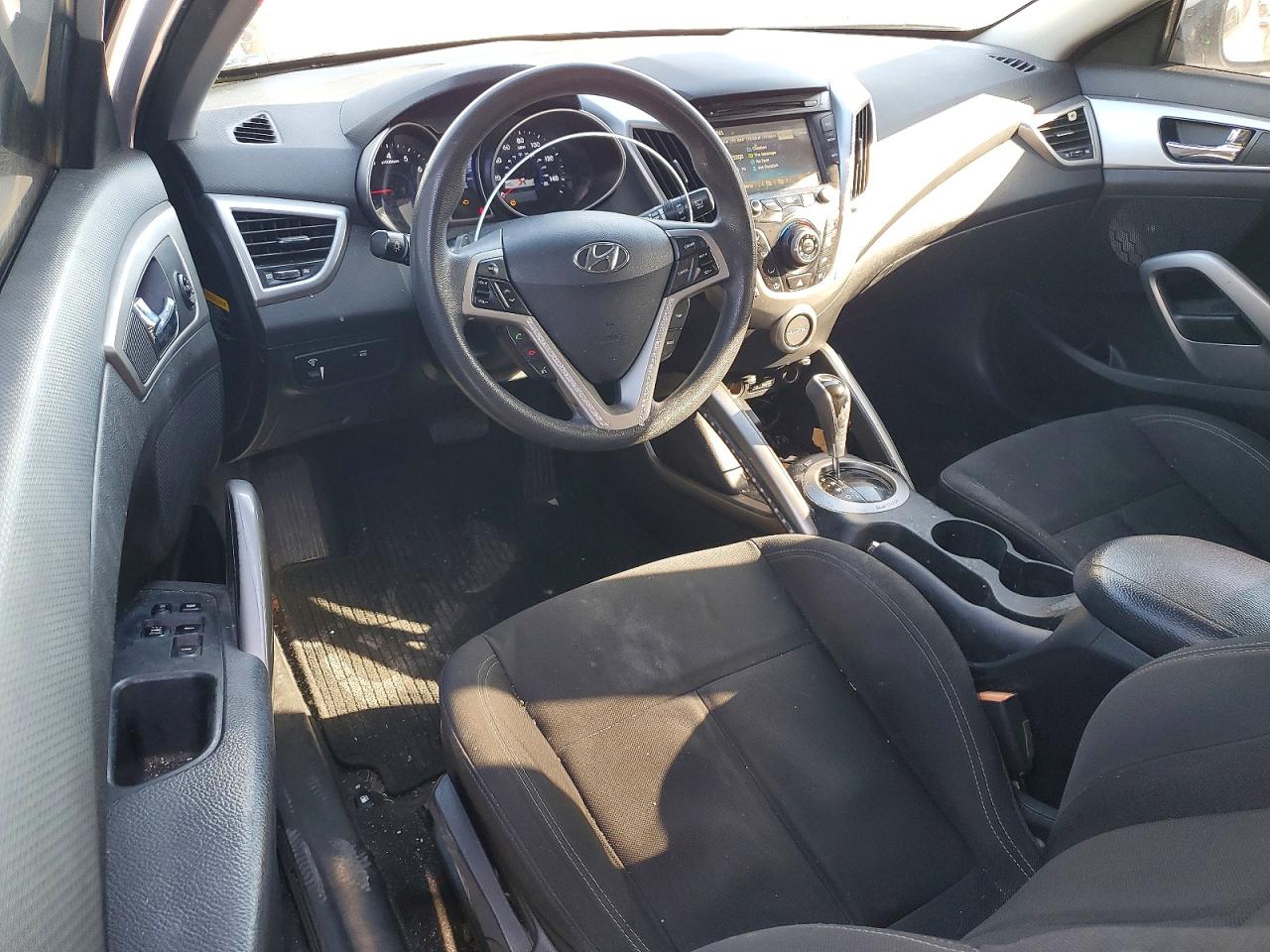 HYUNDAI VELOSTER 2015 — 9