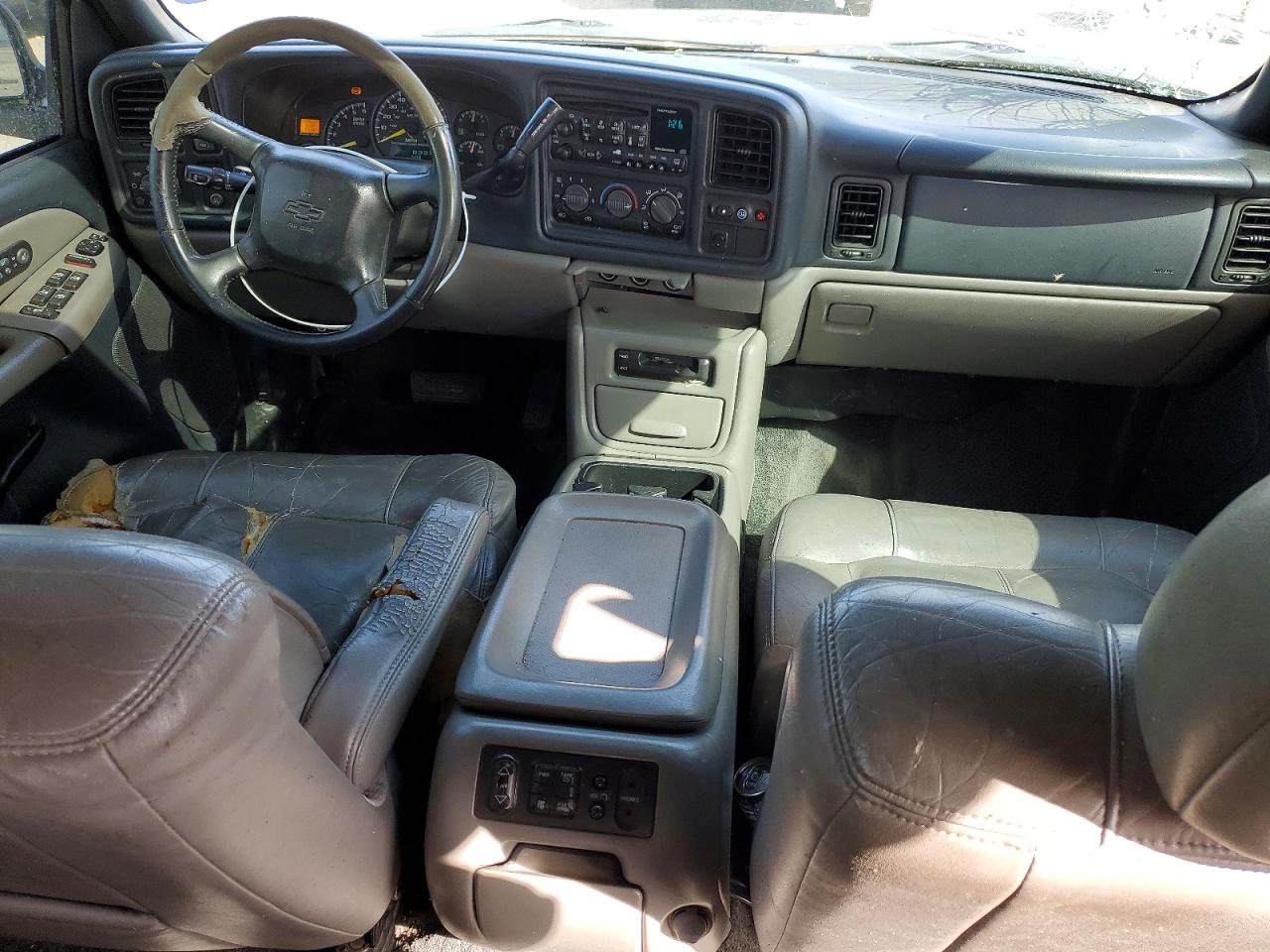 CHEVROLET SUBURBAN 2001 — 9