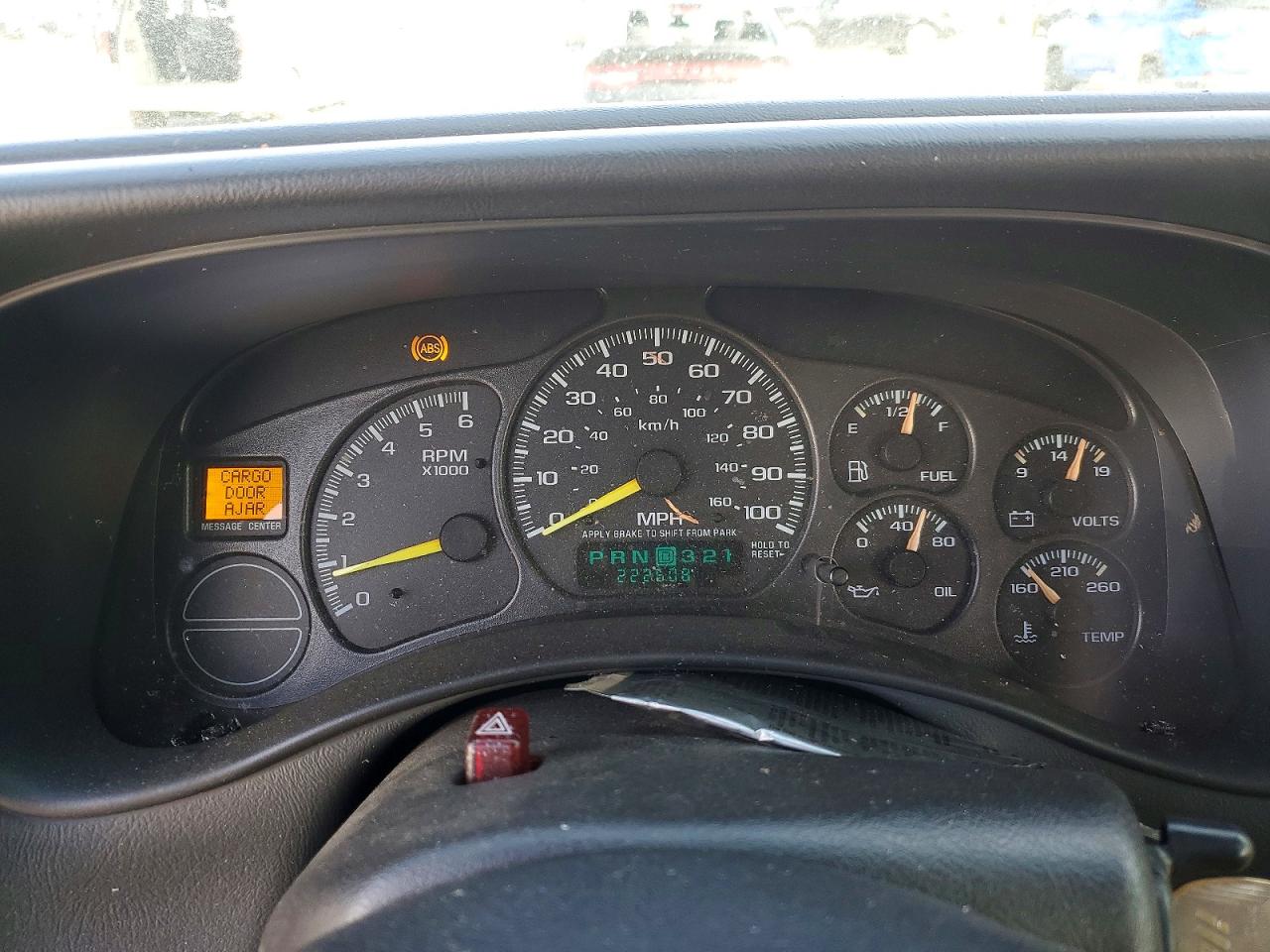 CHEVROLET SUBURBAN 2001 — 10