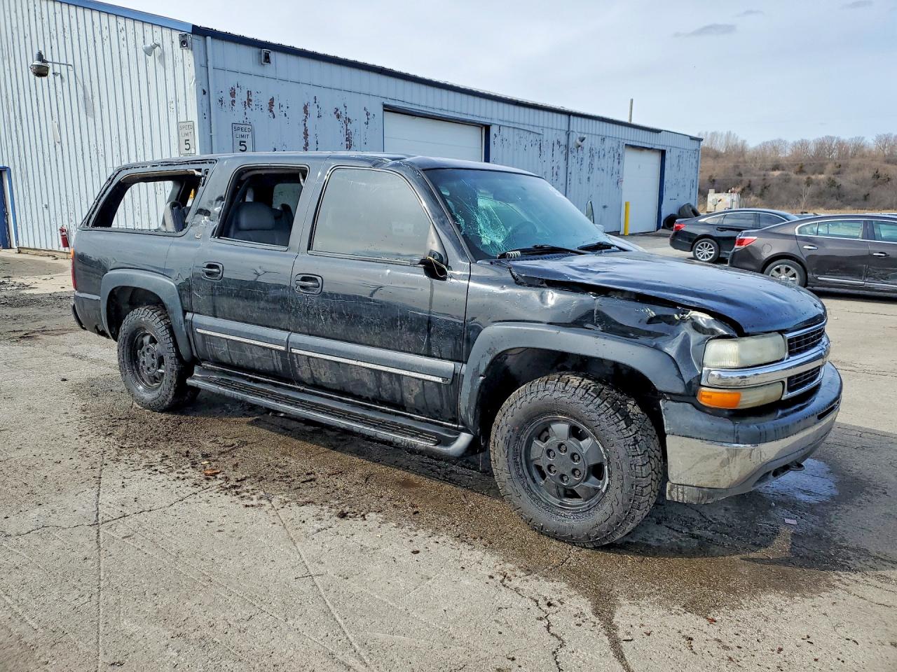CHEVROLET SUBURBAN 2001 — 5