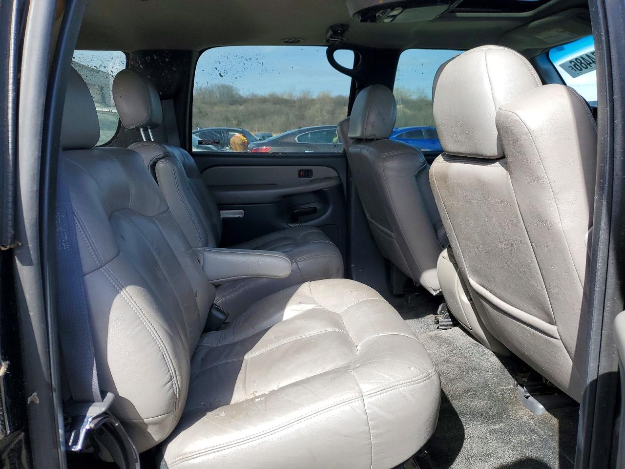 CHEVROLET SUBURBAN 2001 — 12
