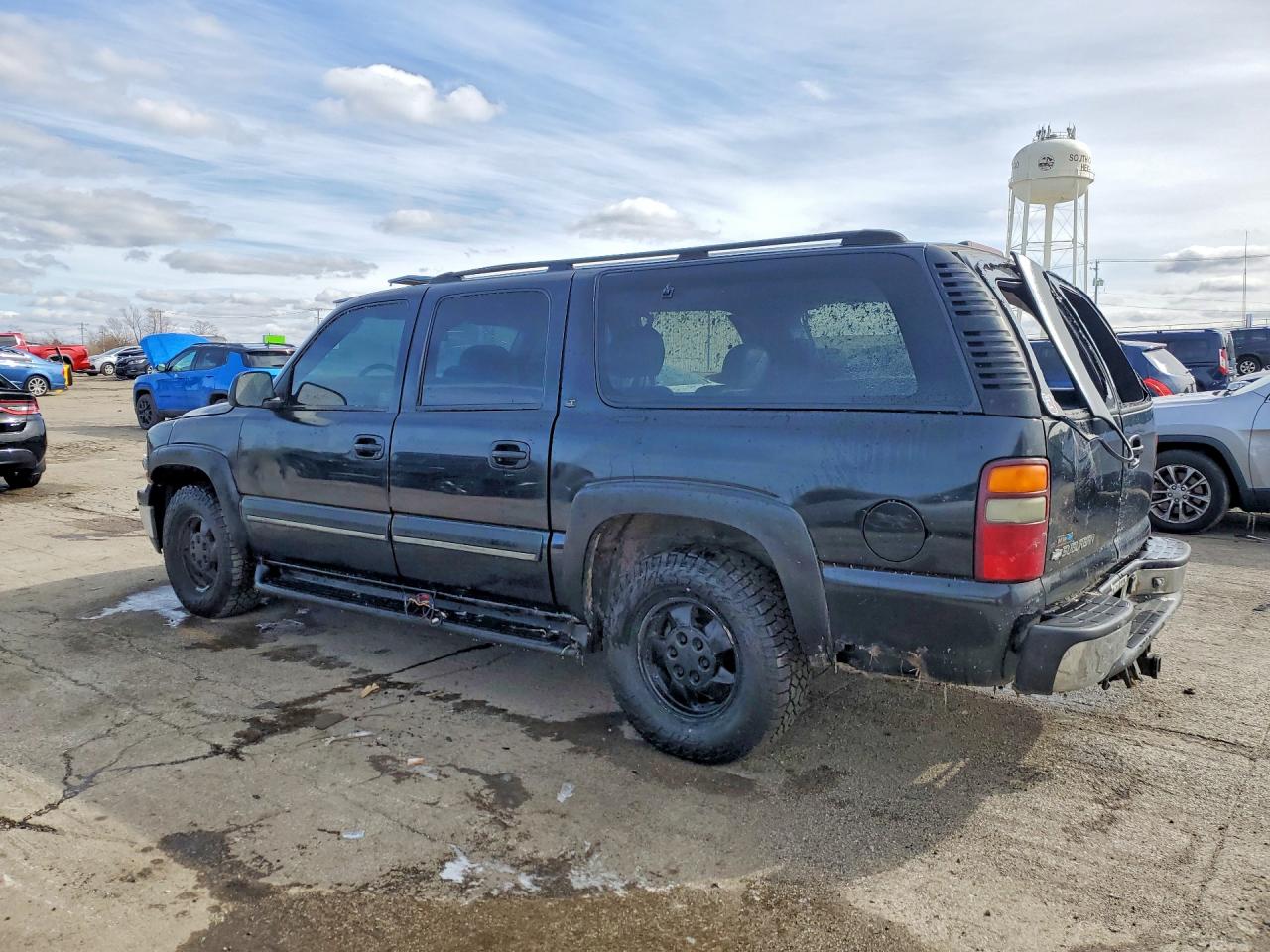 CHEVROLET SUBURBAN 2001 — 3