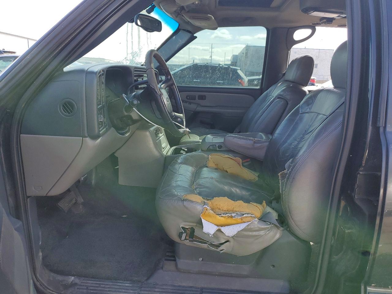 CHEVROLET SUBURBAN 2001 — 8
