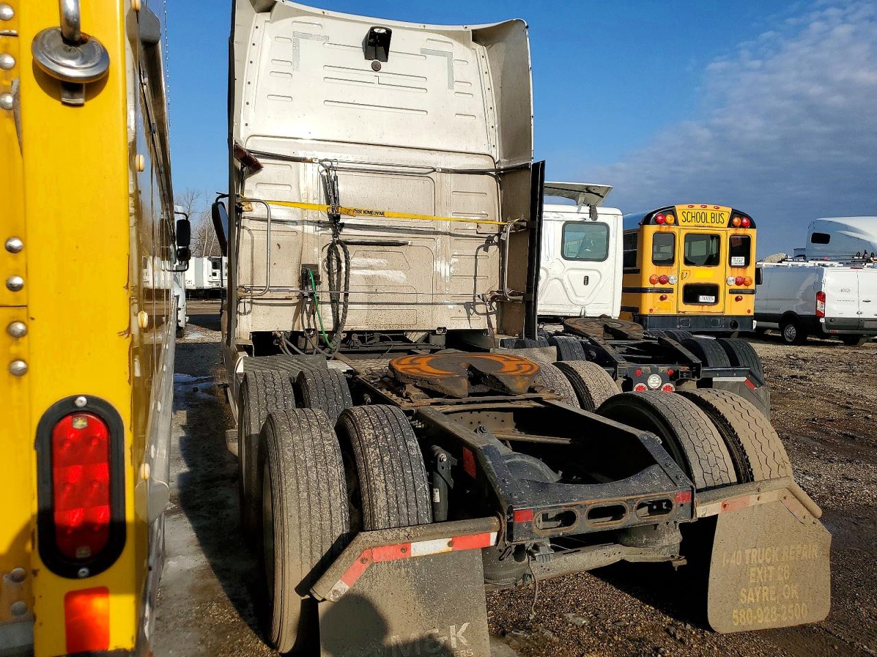 VOLVO VNL 2019 — 4