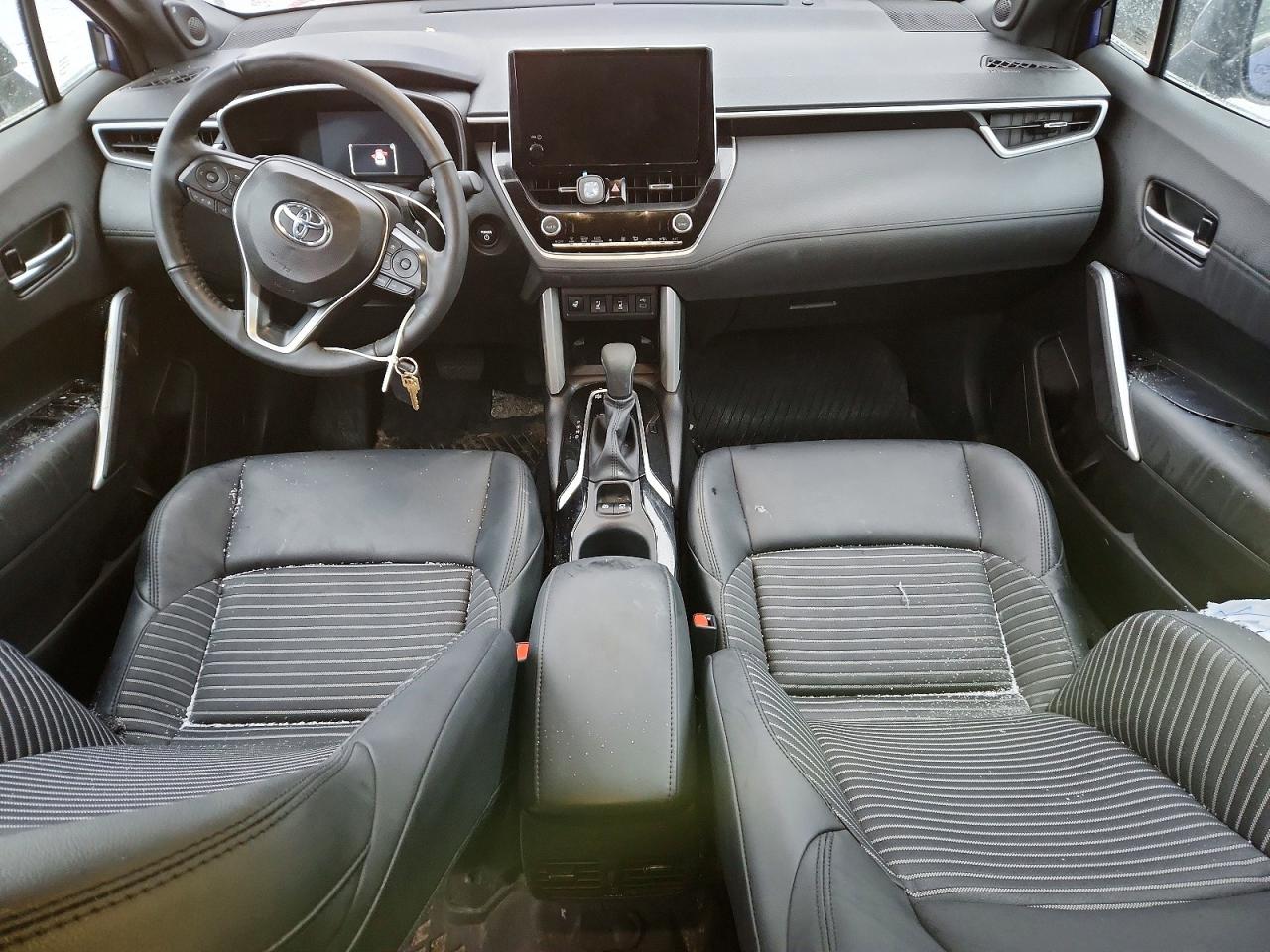 TOYOTA COROLLA CROSS 2025 — 9