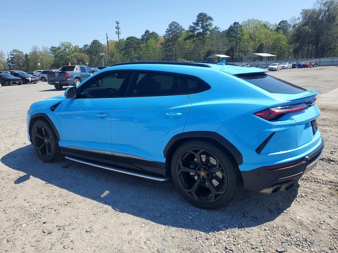 LAMBORGHINI URUS 2022 — 3