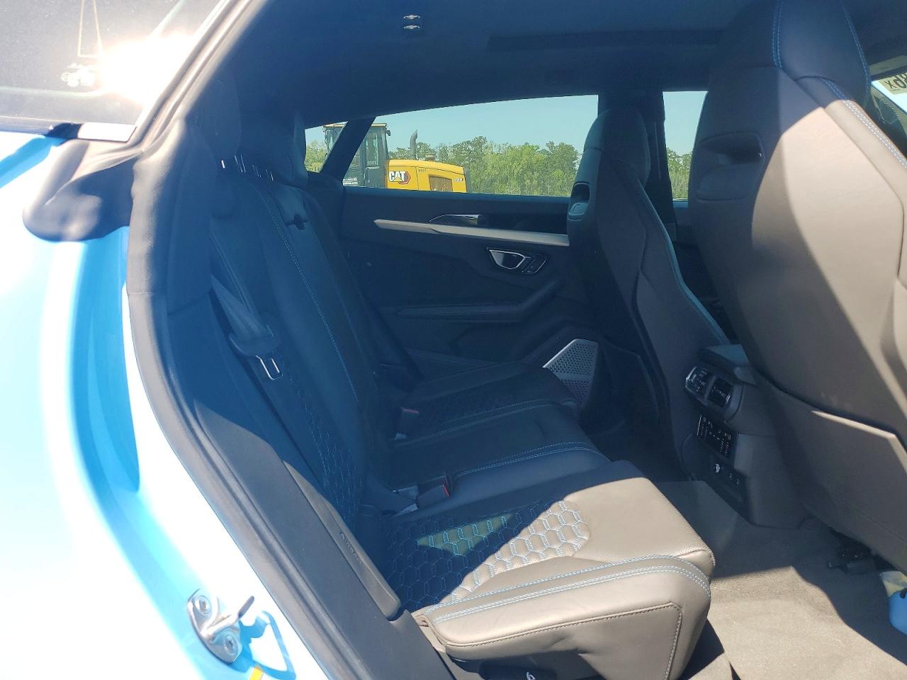 LAMBORGHINI URUS 2022 — 12