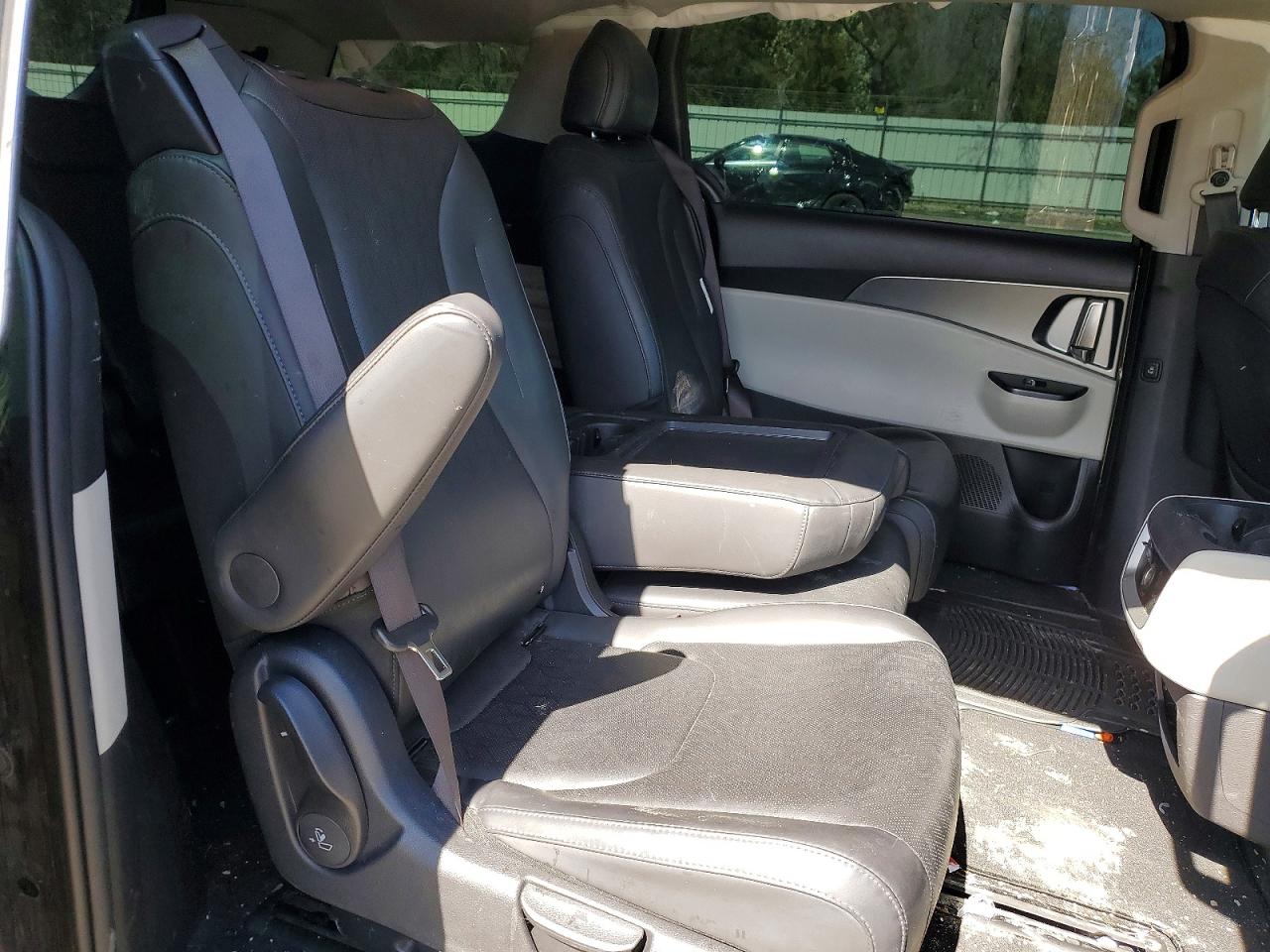 KIA CARNIVAL 2023 — 12